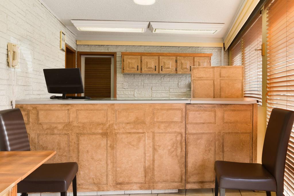 Thriftlodge Calgary North Dış mekan fotoğraf
